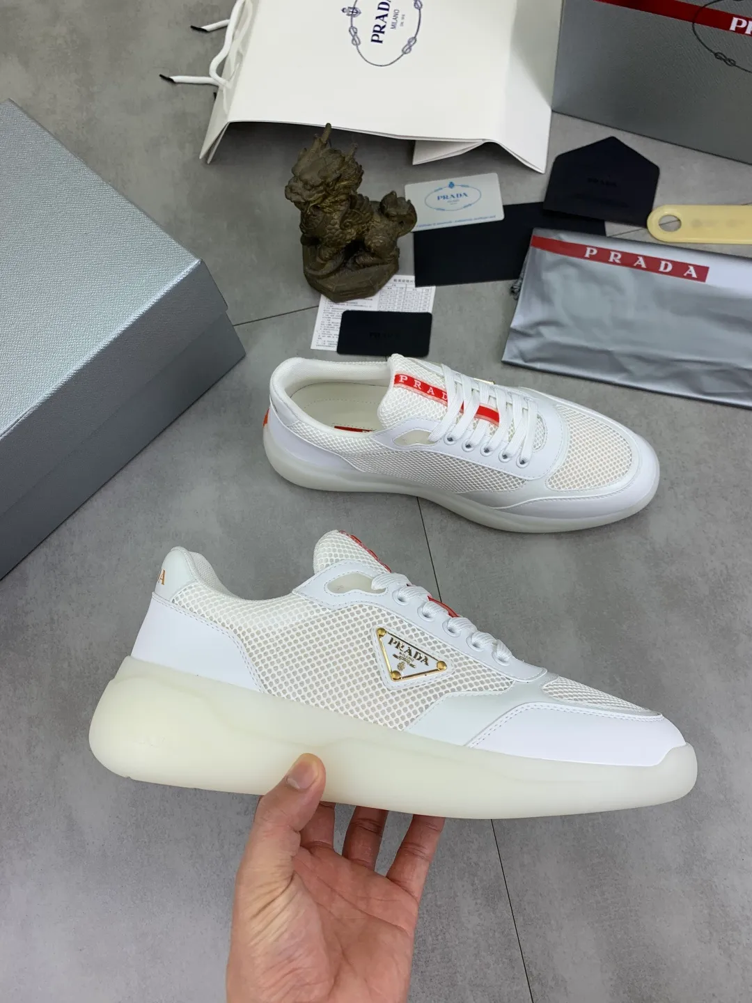 Men's shoes 💰P600💰 [New style] popular models are on the official website, 🆘 Trendy brand (Prada) mainly promotes popular models, avant-garde and versatile fashion men's shoes private version mold opening, cowhide surface splicing 1:1.. Fashionable and simple, original imported cowhide lining cowhide feet; the atmosphere and personality are more fashionable, eye-catching and pursuing class. It will subvert old ideas and be a must-have for fashion trendsetters with you! Must keep it for yourself! Tall and comfortable, large and low, high-end quality workmanship. Size: 38-45 3️⃣colors available.